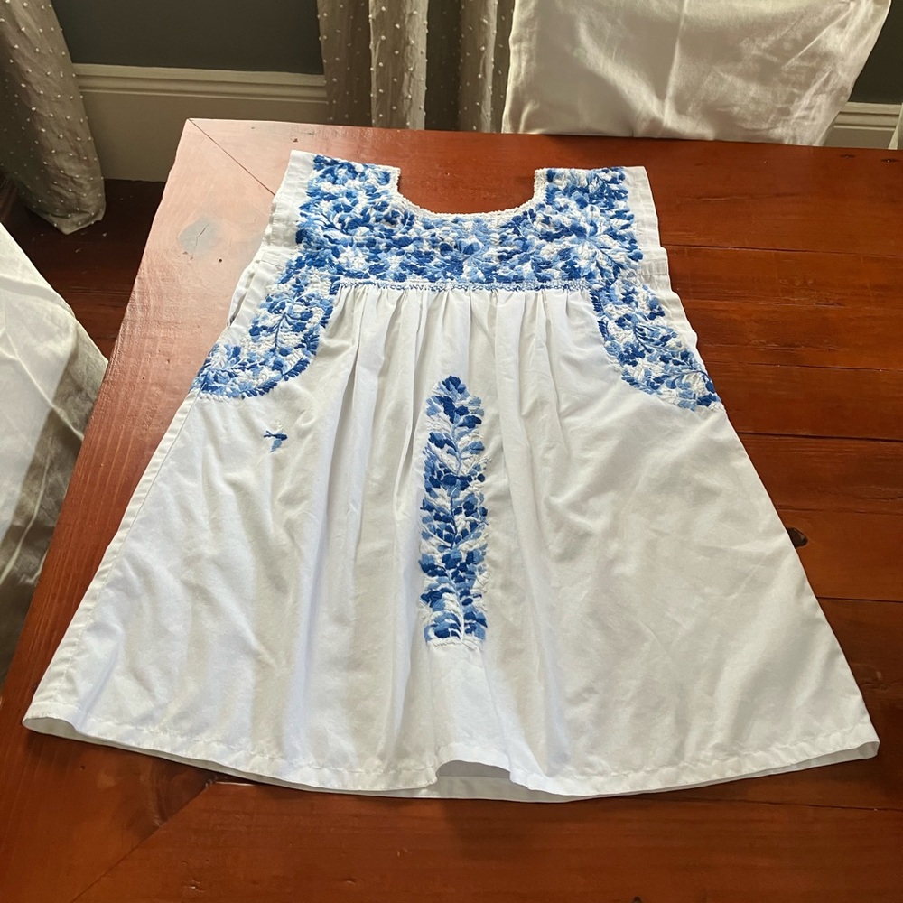 Mi Golondrina white & blue embroidered Flores blouse Sz L